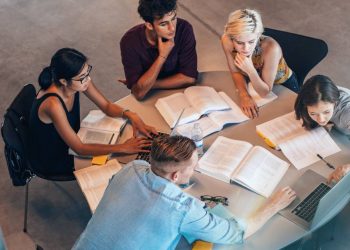 The Pros and Cons of College Parties