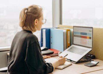 Cracking the Code: Navigating American Tax Filing in the UAE