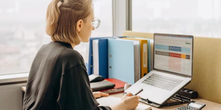 Cracking the Code: Navigating American Tax Filing in the UAE