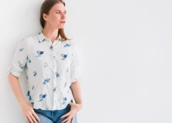 How to Wear a Button-Up Button-Up Shirts for Women
