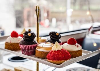 Send the best-customized cake in Ludhiana and Chennai