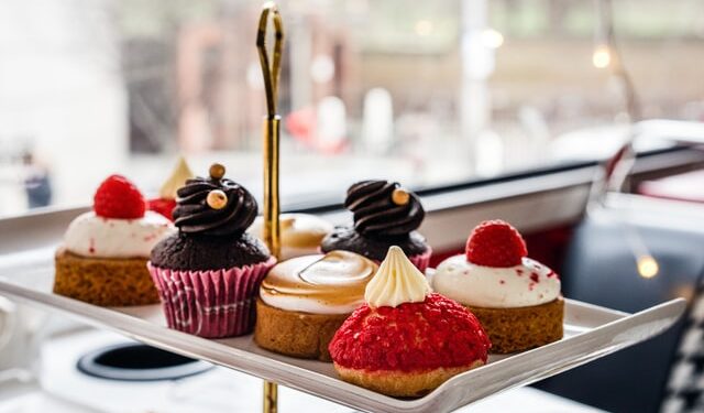 Send the best-customized cake in Ludhiana and Chennai