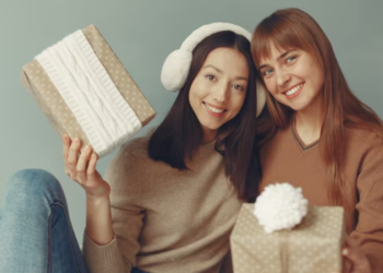 Shower Your Sibling With Love By Gifting Beatles Sweatshirt